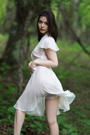 新搬来的女邻居